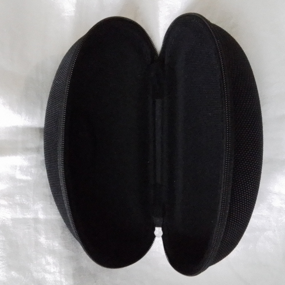 Oakley Sunglasses Case - Picture 4 of 5